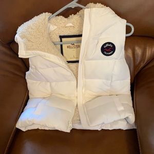 Hollister white vest with fuzzy inside with hood